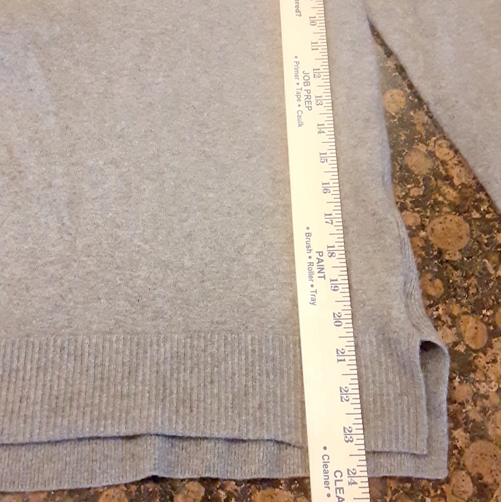 Banana republic gray sweater - Picture 3 of 6